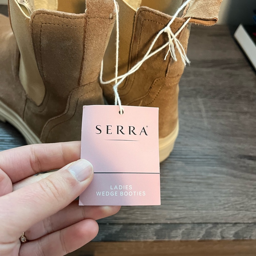 NEW Serra ladies wedge booties short boots lug soles suede tan ankle Chelsea 8.5 - Picture 2 of 5